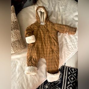 GAP bunting suit. 0-3 nutmeg coloured. Worn once (EUC).